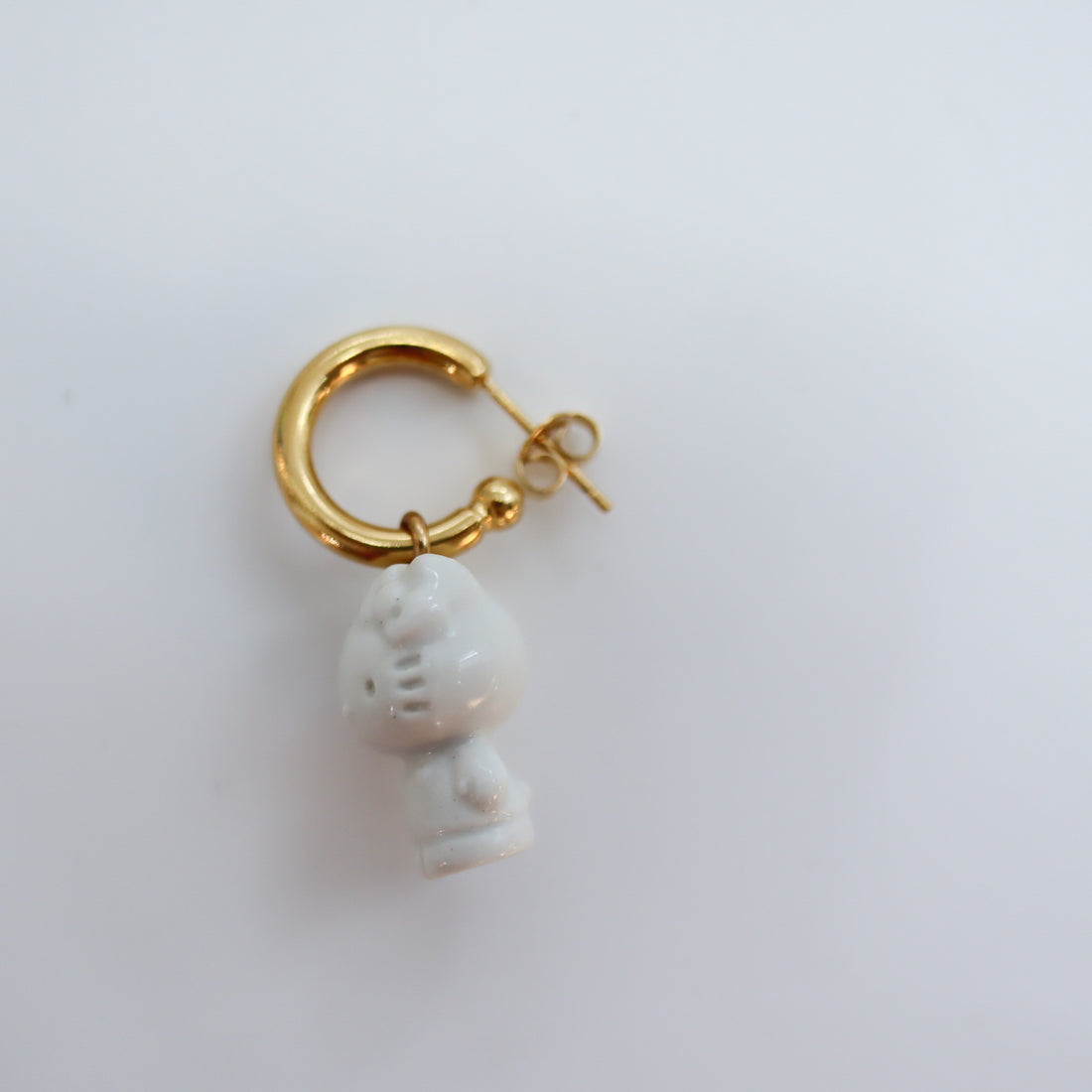 ANDRESGALLARDO  HELLO KITTY SINGLE HOOP EARRING