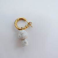 ANDRESGALLARDO  HELLO KITTY SINGLE HOOP EARRING