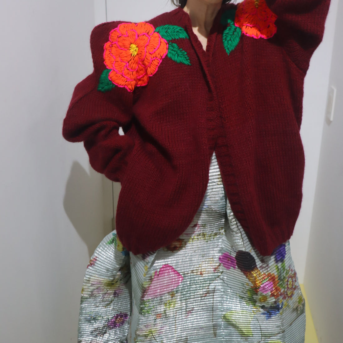 SOFIO GONGLI  FLOWER KNIT CARDIGAN "M"