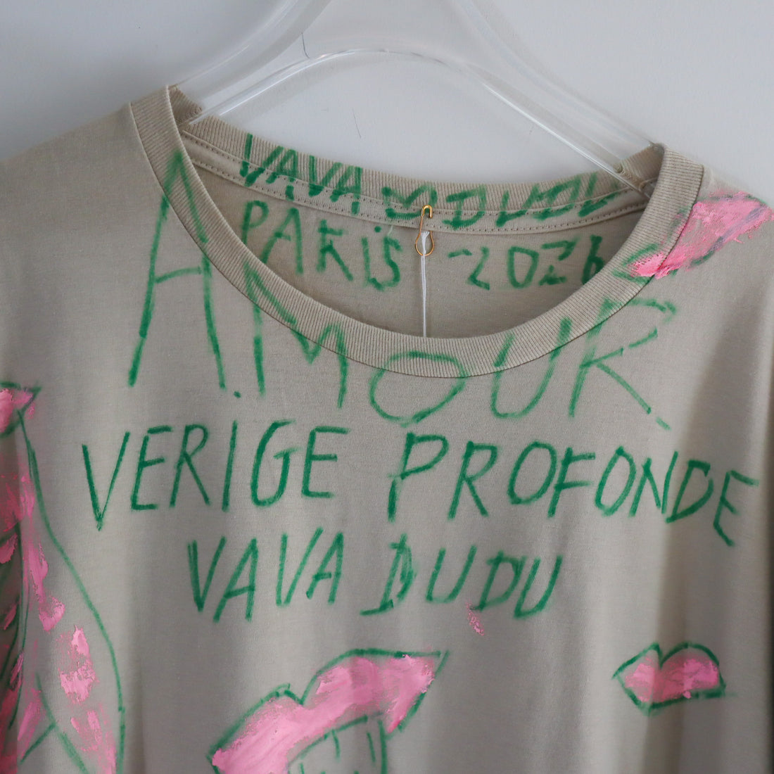 VAVA DUDU  PAINTED T-SHIRTS “V”