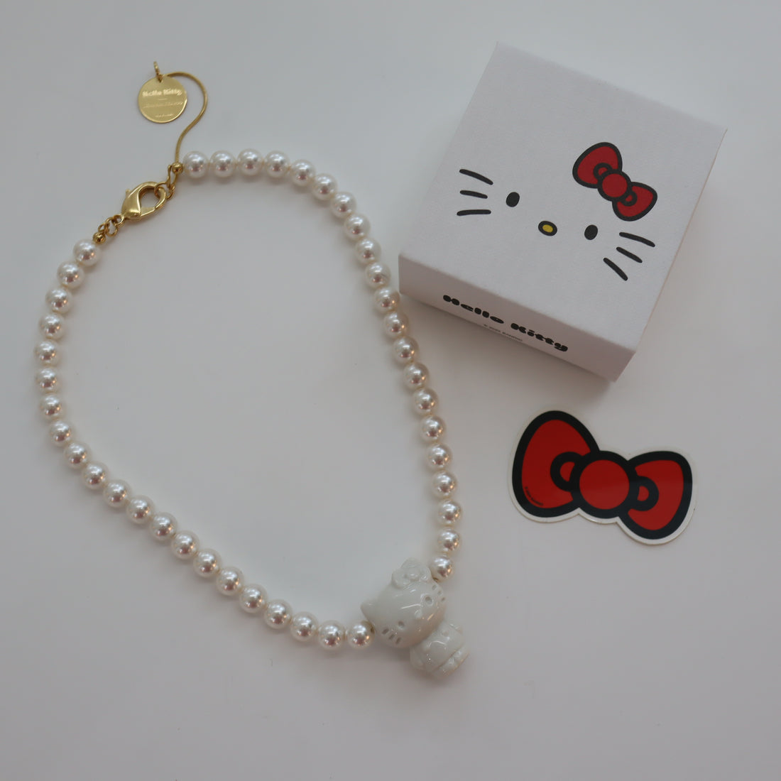 ANDRESGALLARDO  HELLO KITTY & PEARLS NECKLACE