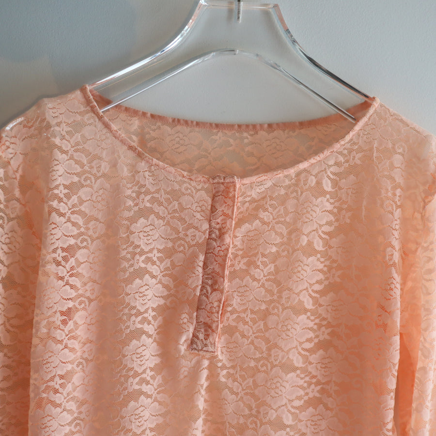 ANIGIGBELL SLEEVE LACE HENLEY TOP