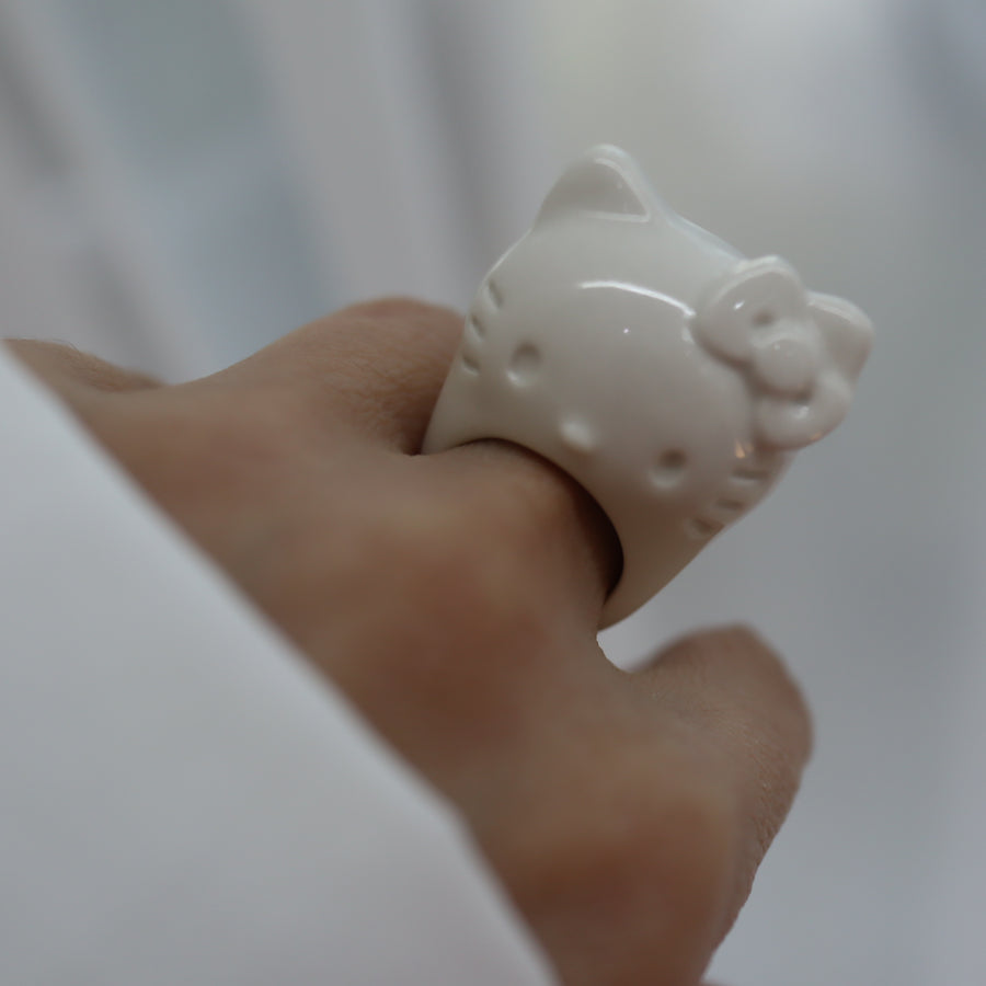 ANDRESGALLARDOHELLO KITTY PORCELAIN RING