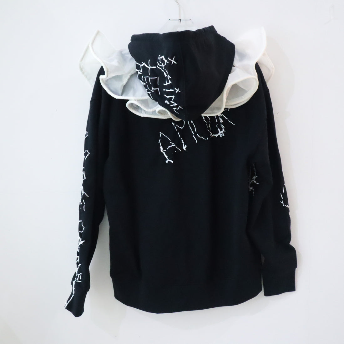 VAVA DUDU  EMBROIDERY HOODIE BLACK&WHITE COLLAR