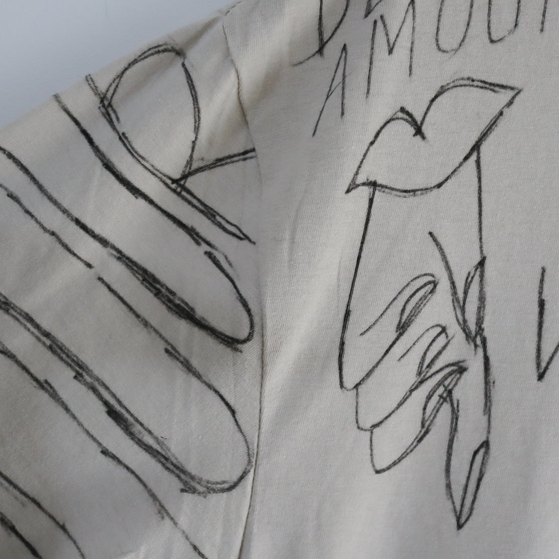VAVA DUDU  PAINTED T-SHIRTS “U”