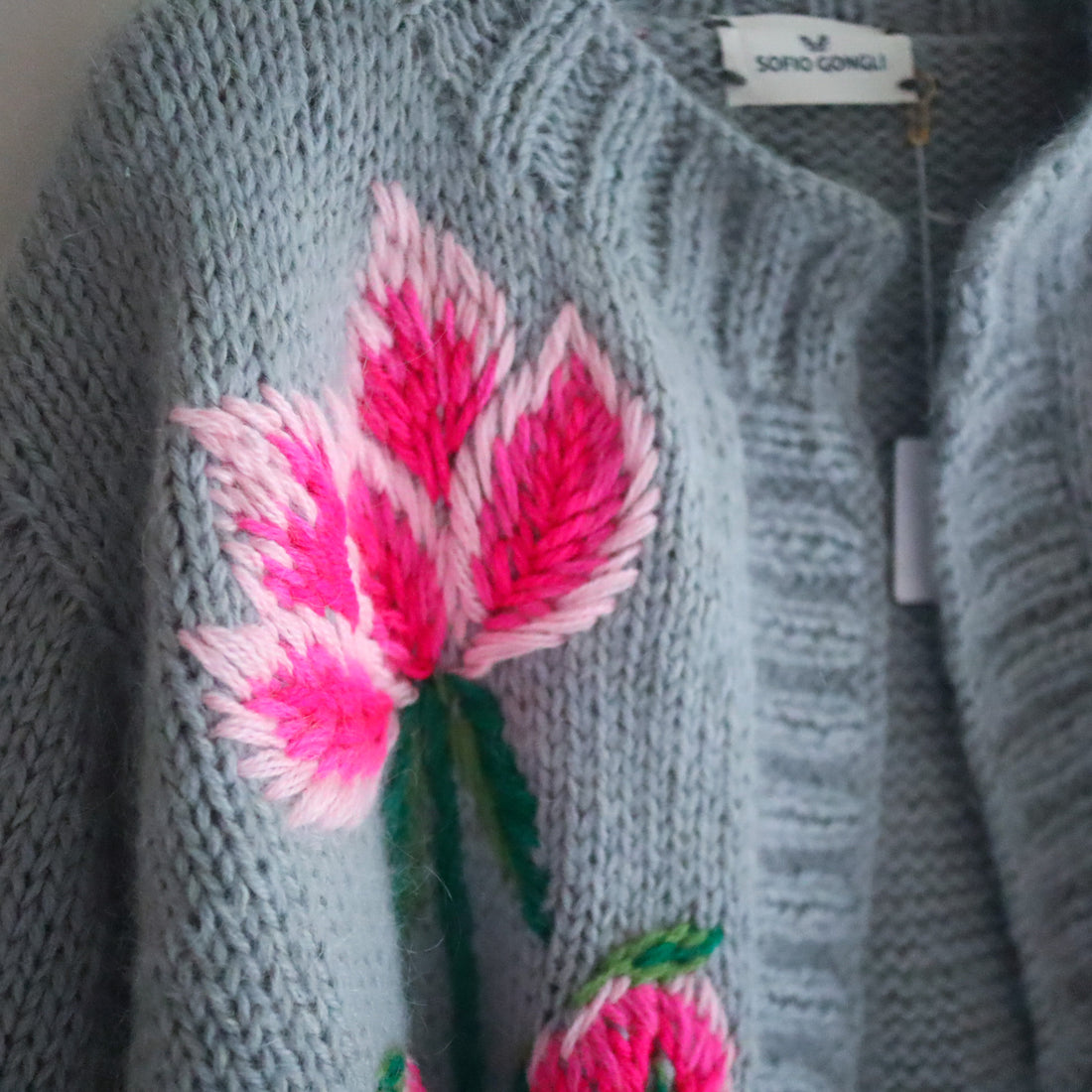 SOFIO GONGLI  FLOWER KNIT CARDIGAN "I"