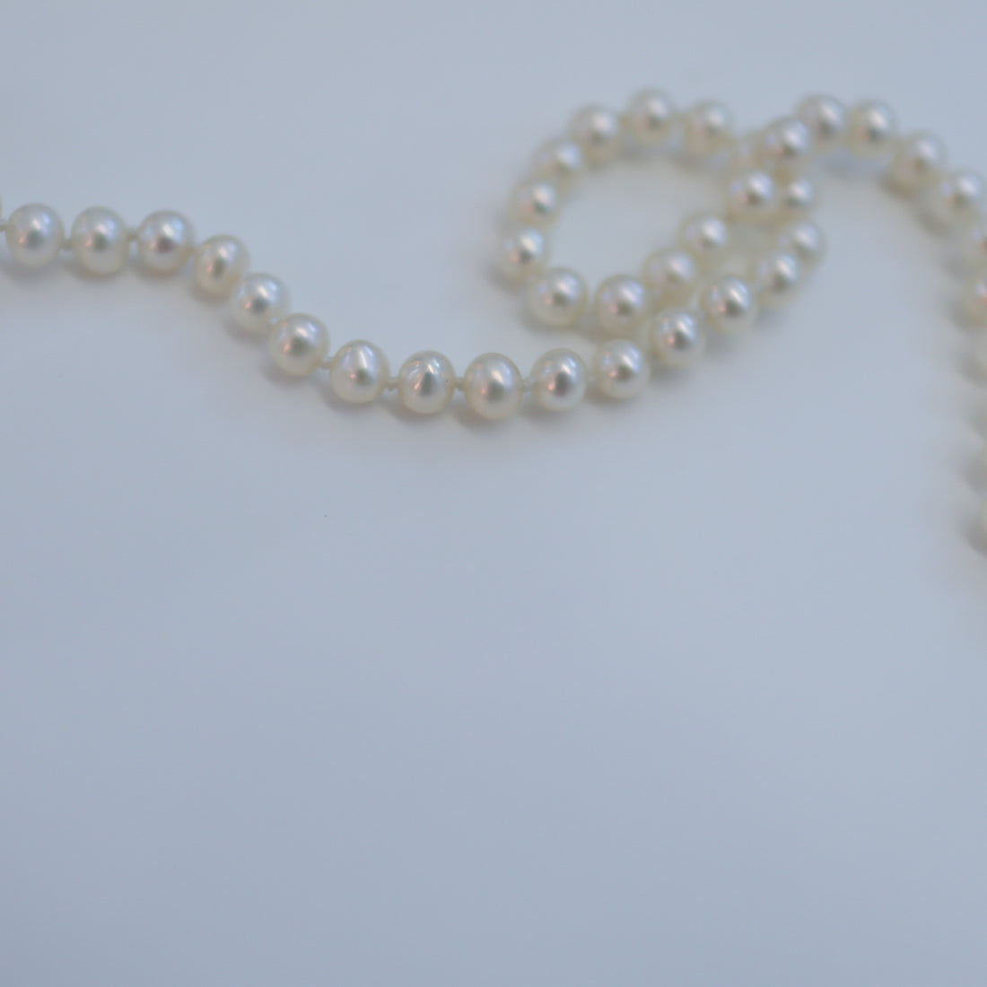 GERALDINE FENN  SILVER ON PEARLS NECKLACE