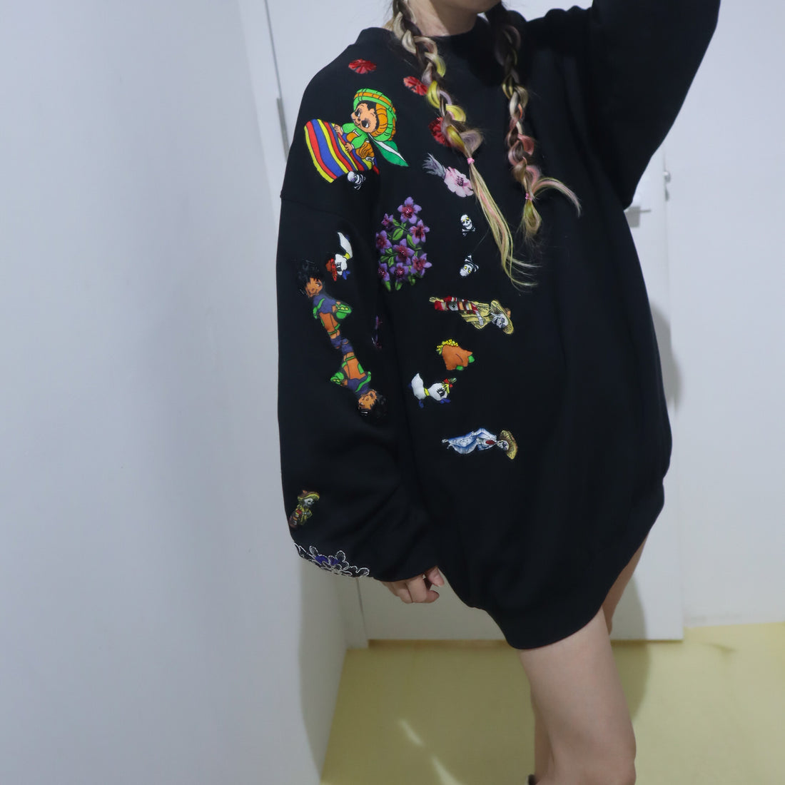 LOU DE BÈTOLY  EMBROIDERED SWEATSHIRT