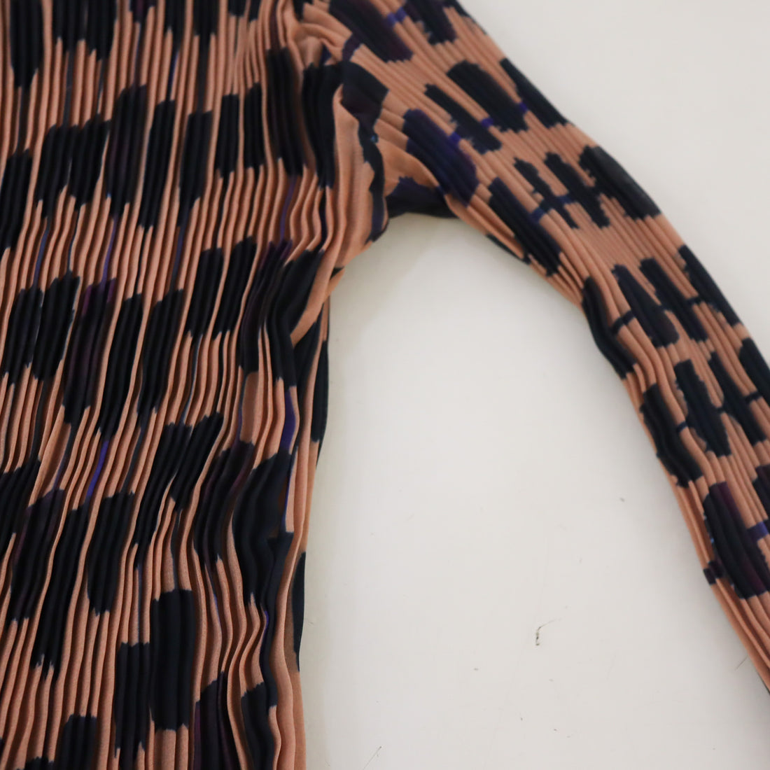 JULIA HEUER  LEE PLEATED TOP IN MIA