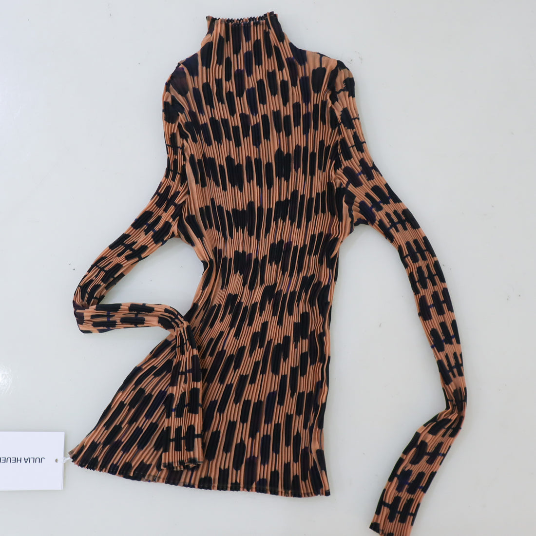 JULIA HEUER  LEE PLEATED TOP IN MIA