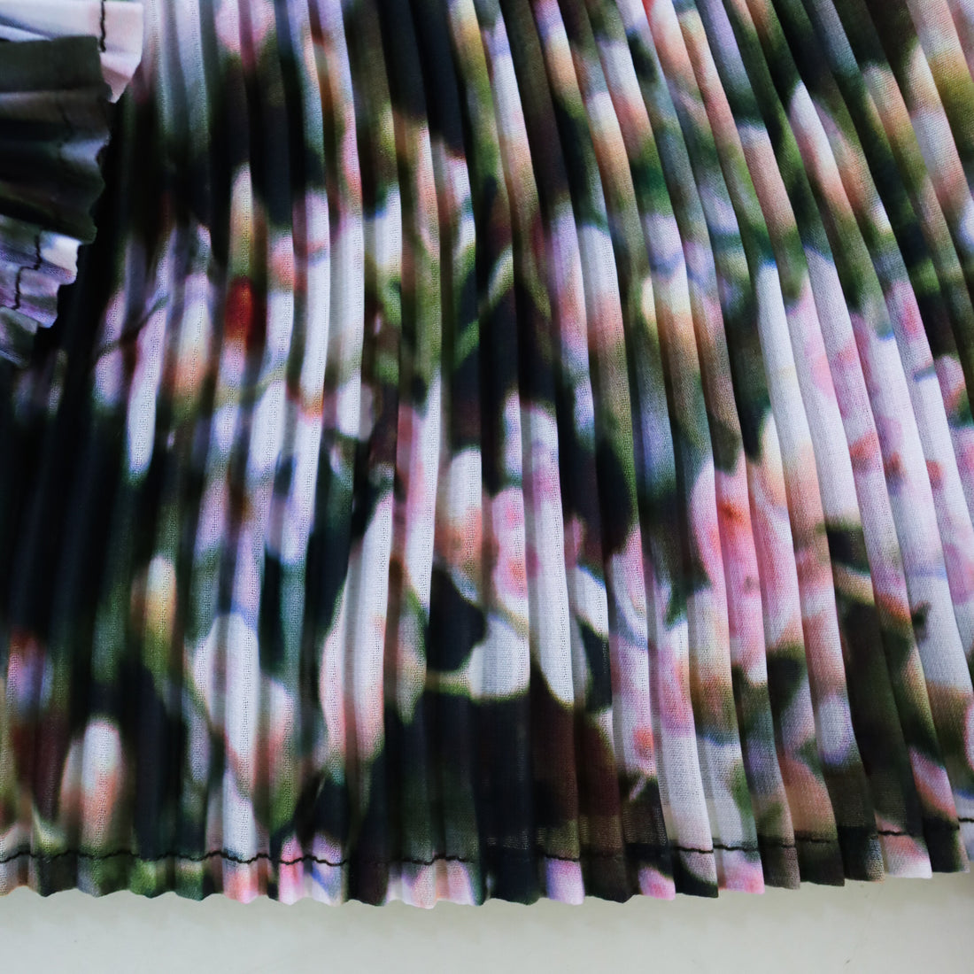 JULIA HEUER  LEE PLEATED TOP IN HOLLE