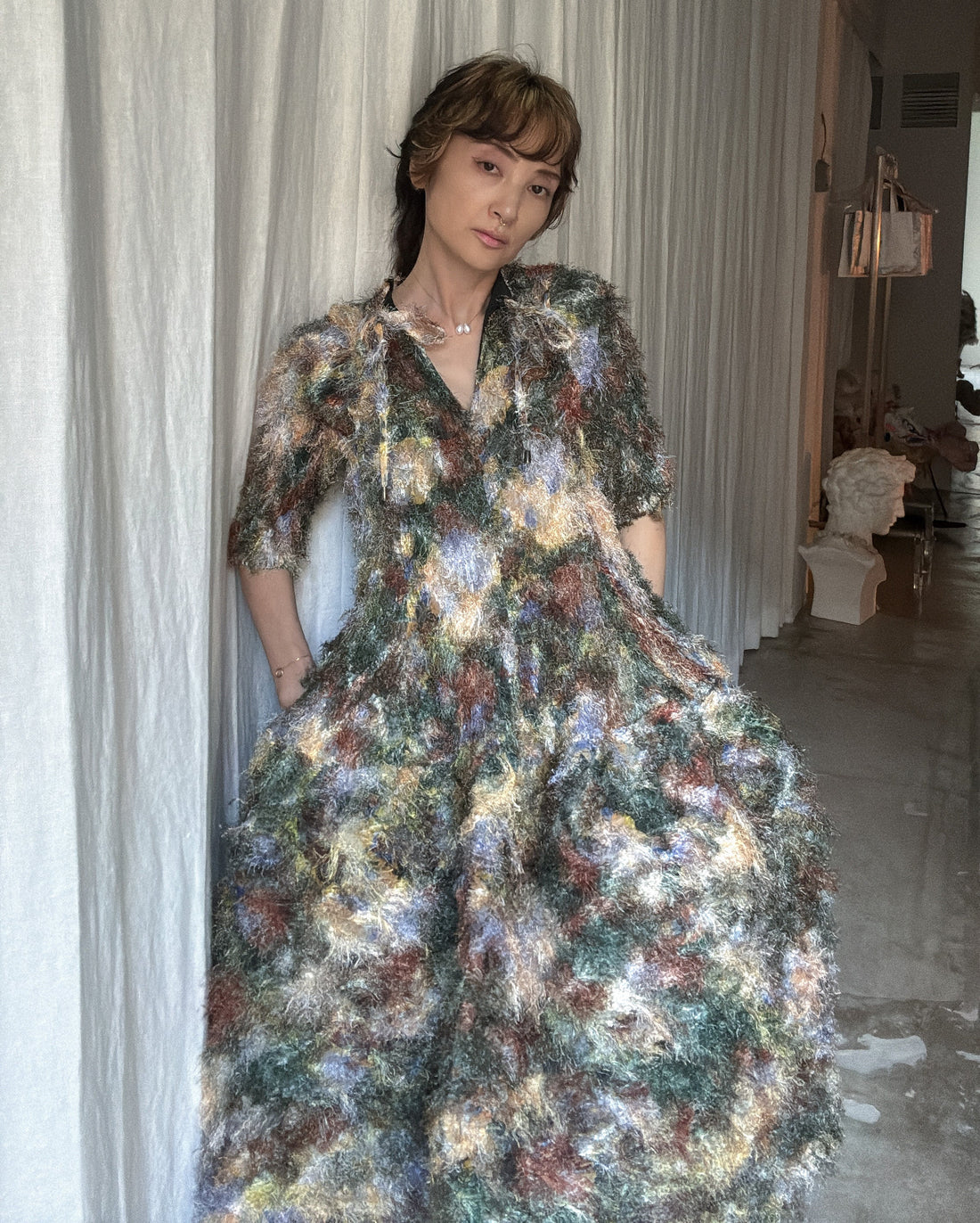 ＜EXCLUSIVE＞JULIA HEUER  KNOX PLEATED FURRY DRESS IN AMBER INGRID