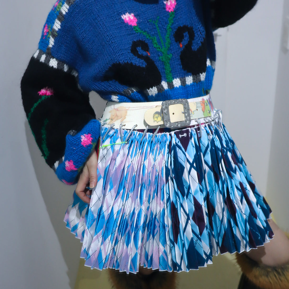 CHOPOVA LOWENA  BONNET MINI CARABINER SKIRT