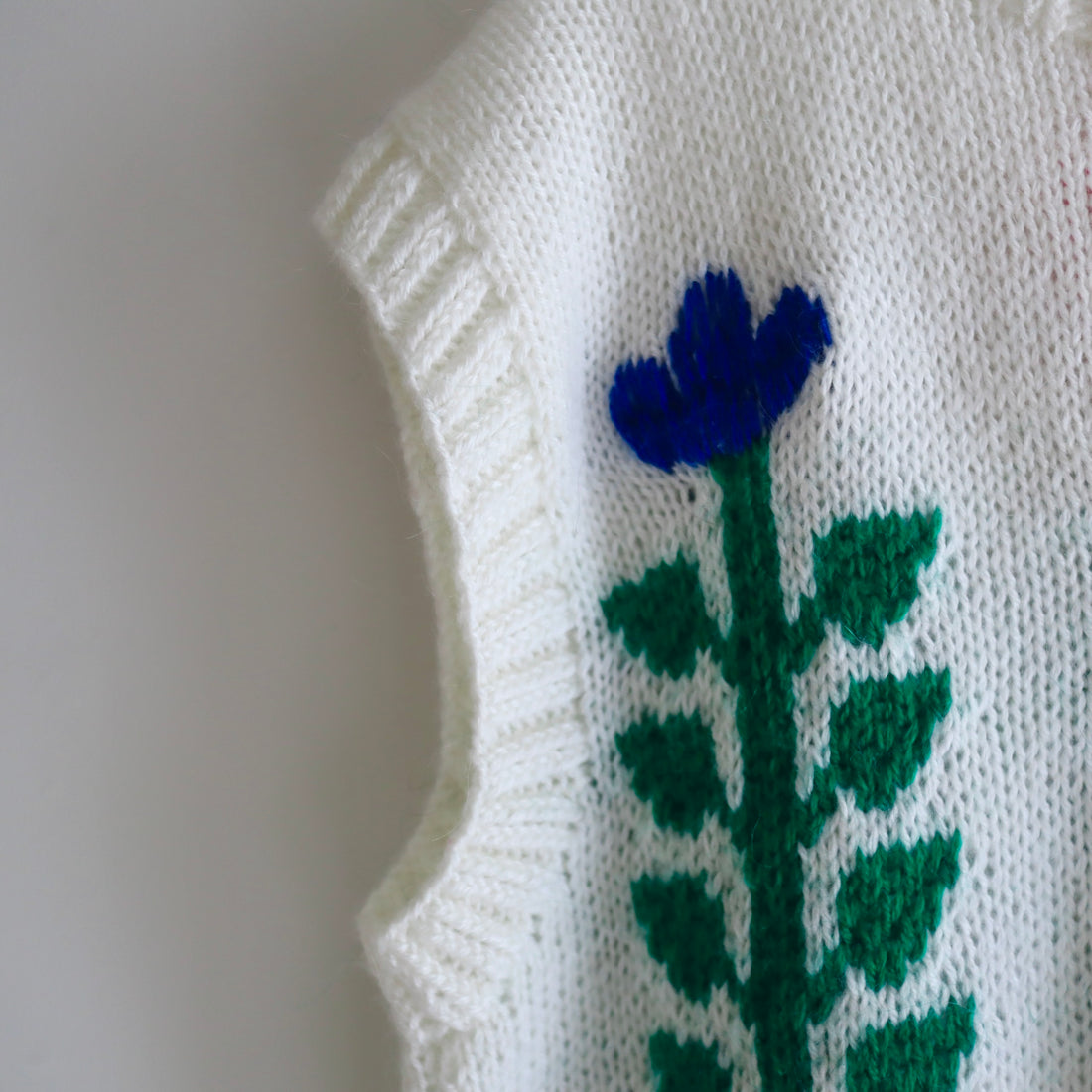 SOFIO GONGLI  KNIT VEST WHITE