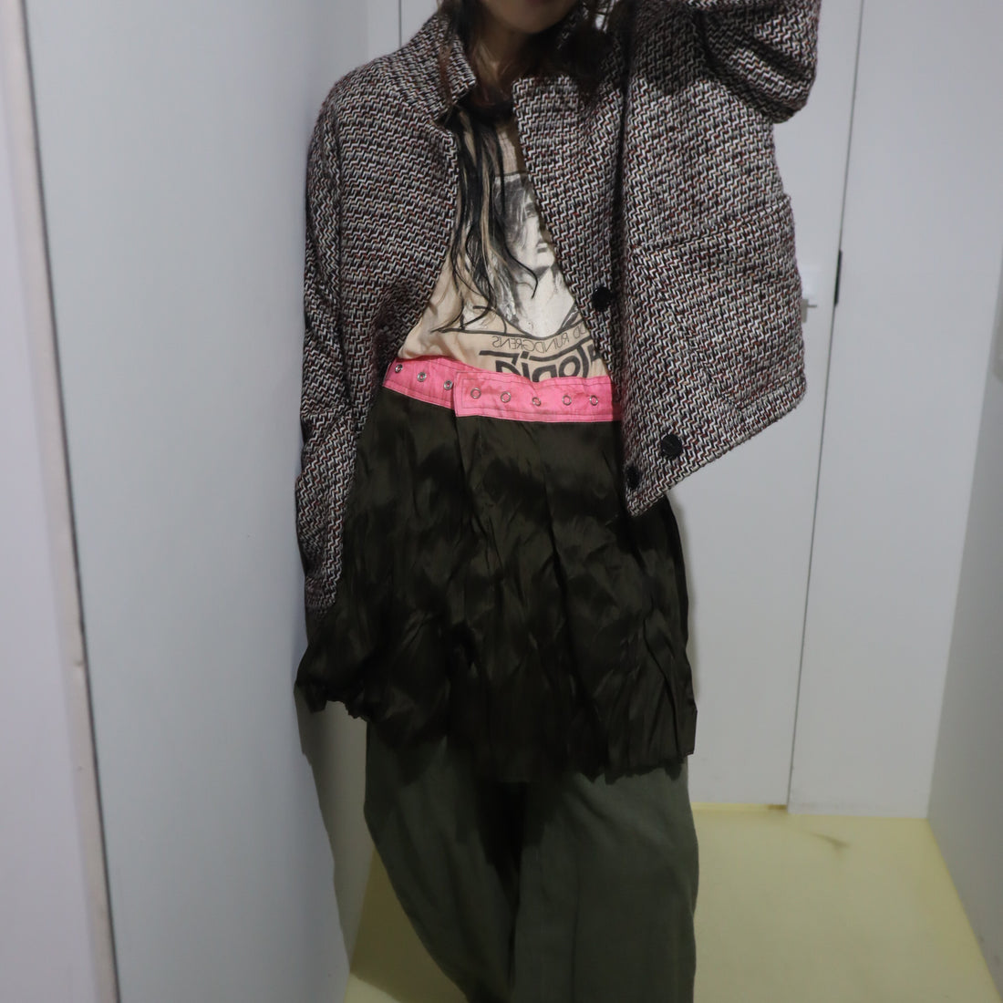 NONG RAK  WRAP SNAP PLEATED CONTRAST SKIRT