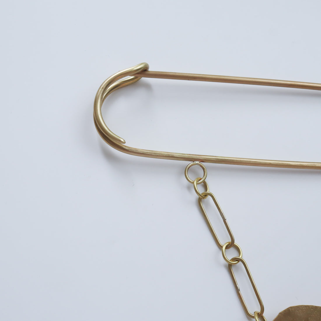 O'Tru no Trus  BIG PIN SCULPTURE PINK