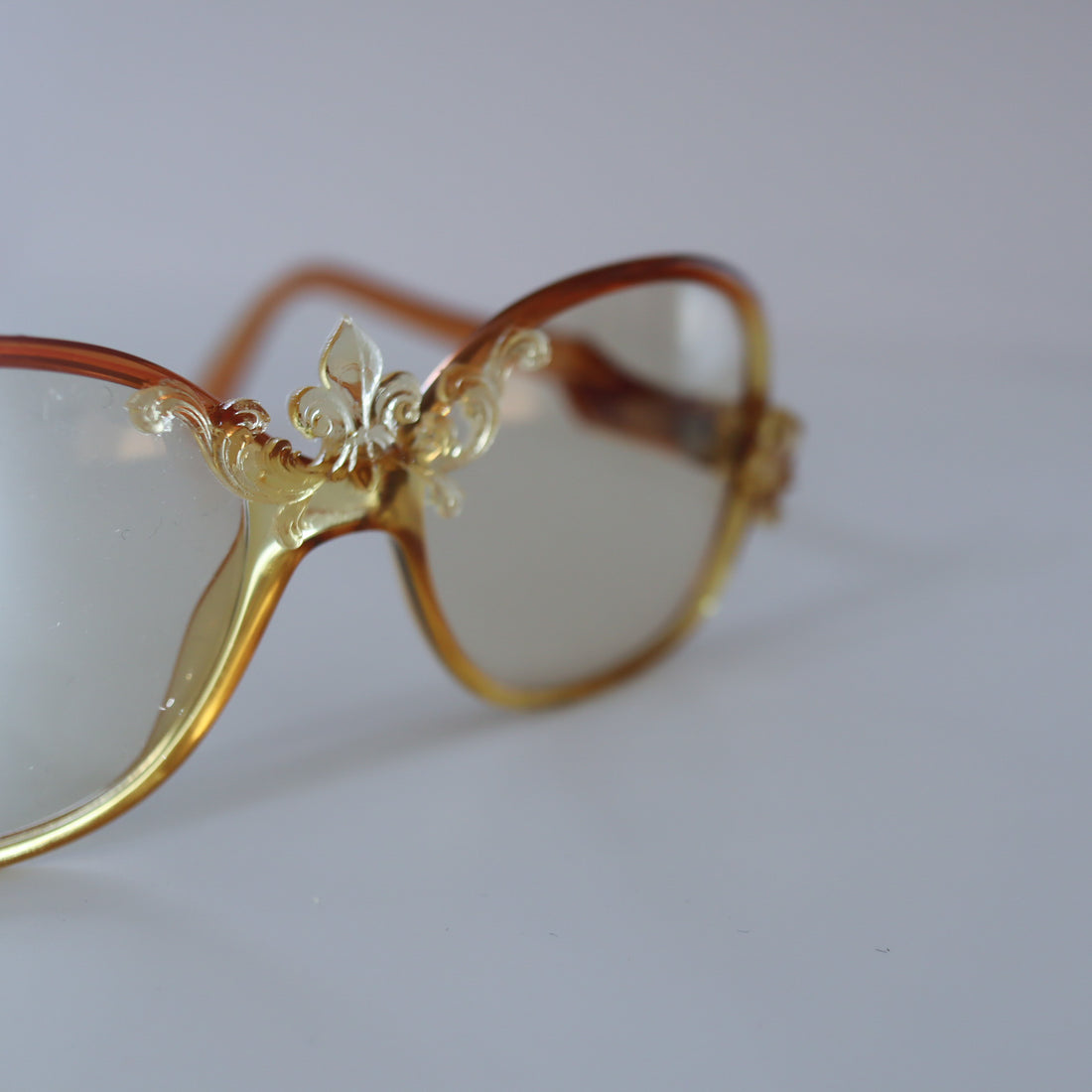 ANIGIG  MOLDING GLASSES CD