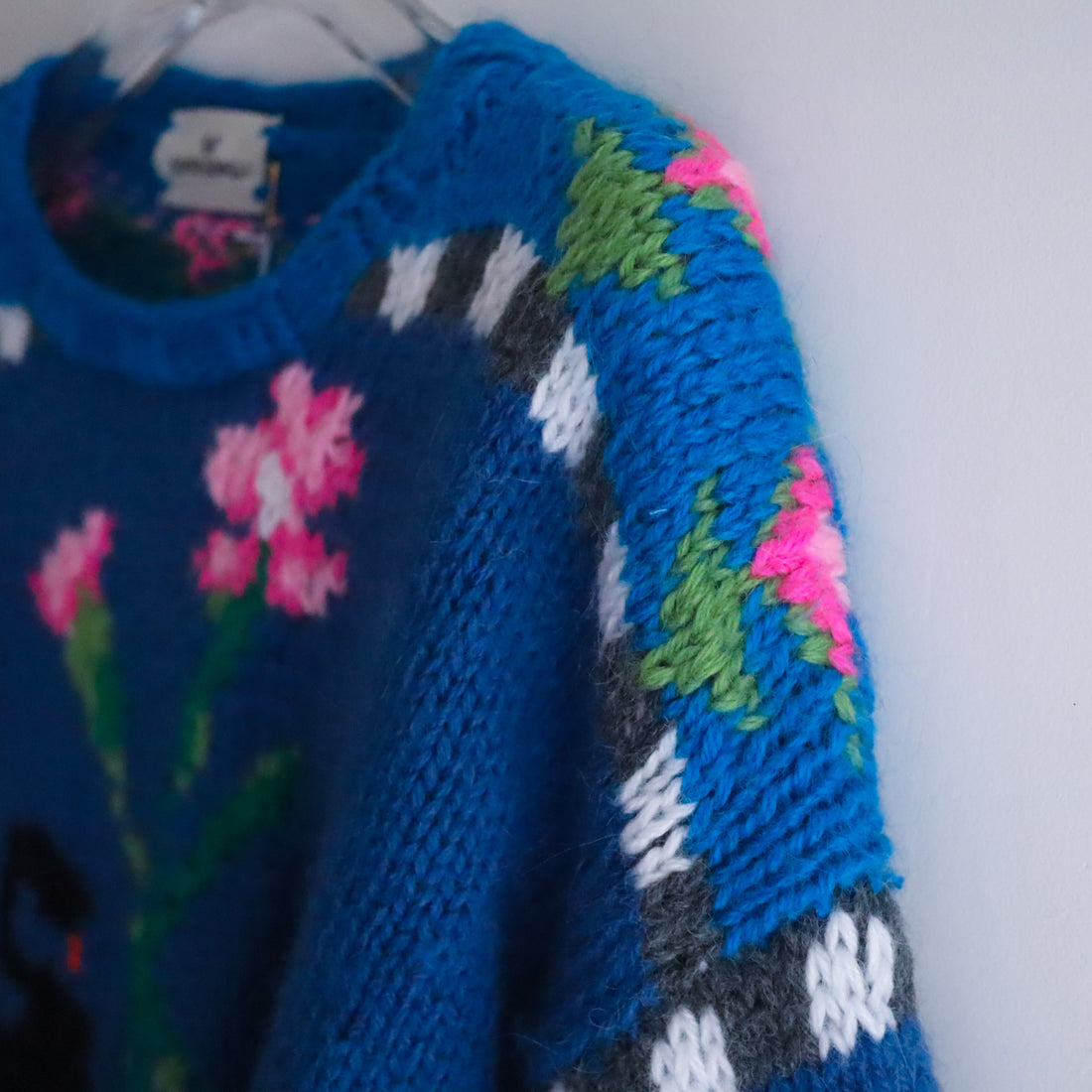 SOFIO GONGLI  FLOWER KNIT  "D"