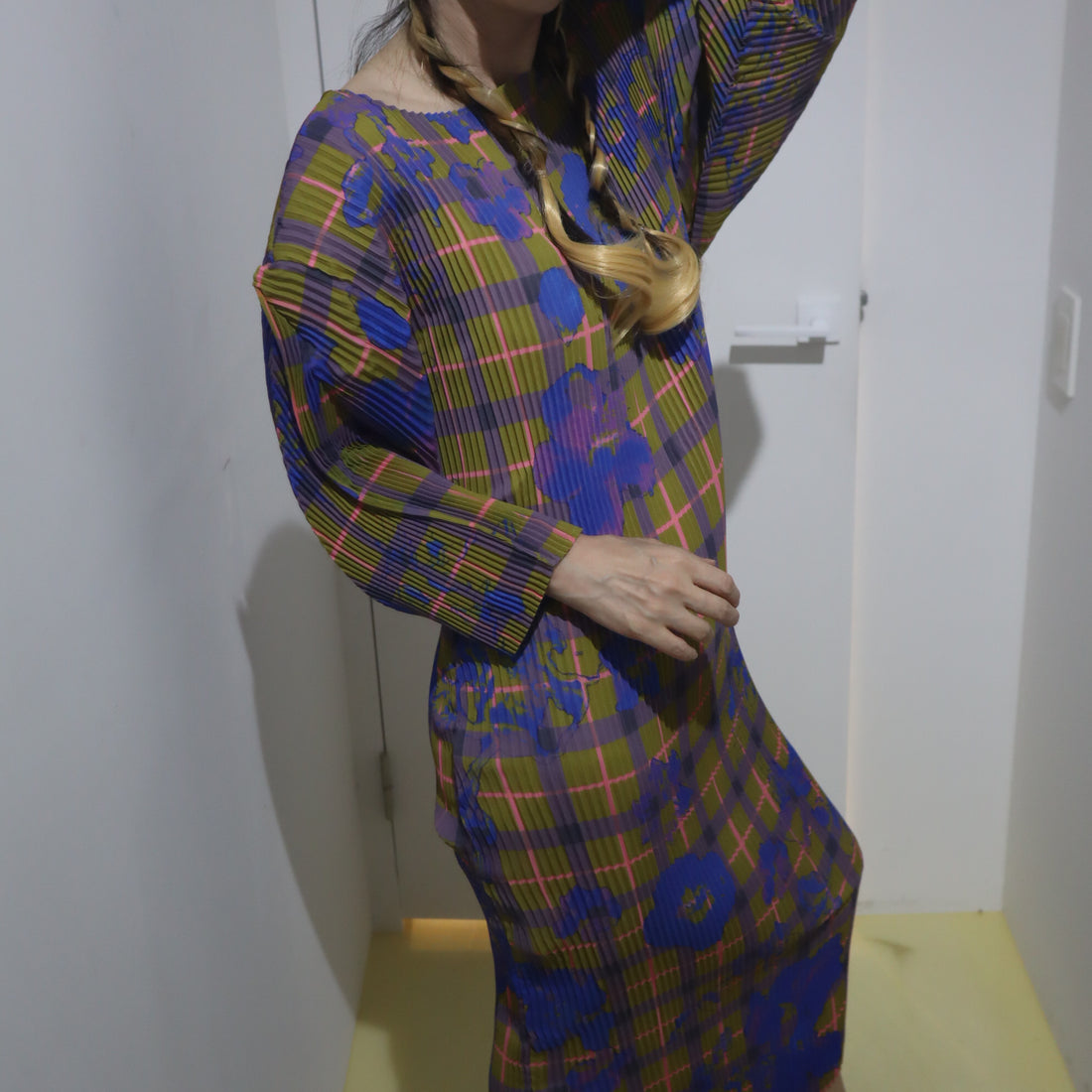 JULIA HEUER  LEILA PLEATED DRESS IN MALIK