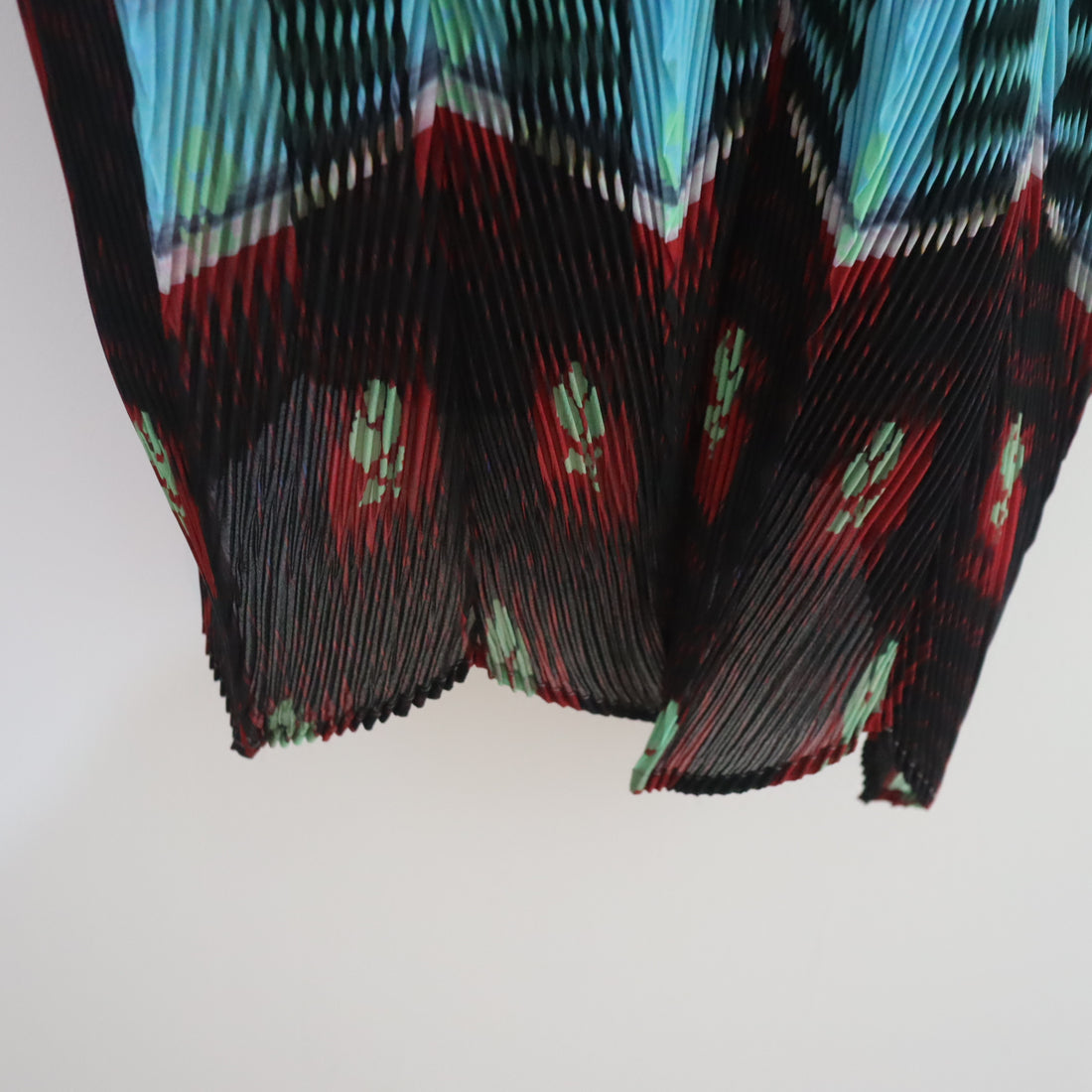 JULIA HEUER  SUE HANDPLEATED KAFTAN IN LIGHT HELGE