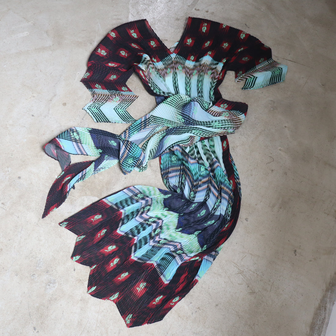 JULIA HEUER  SUE HANDPLEATED KAFTAN IN LIGHT HELGE
