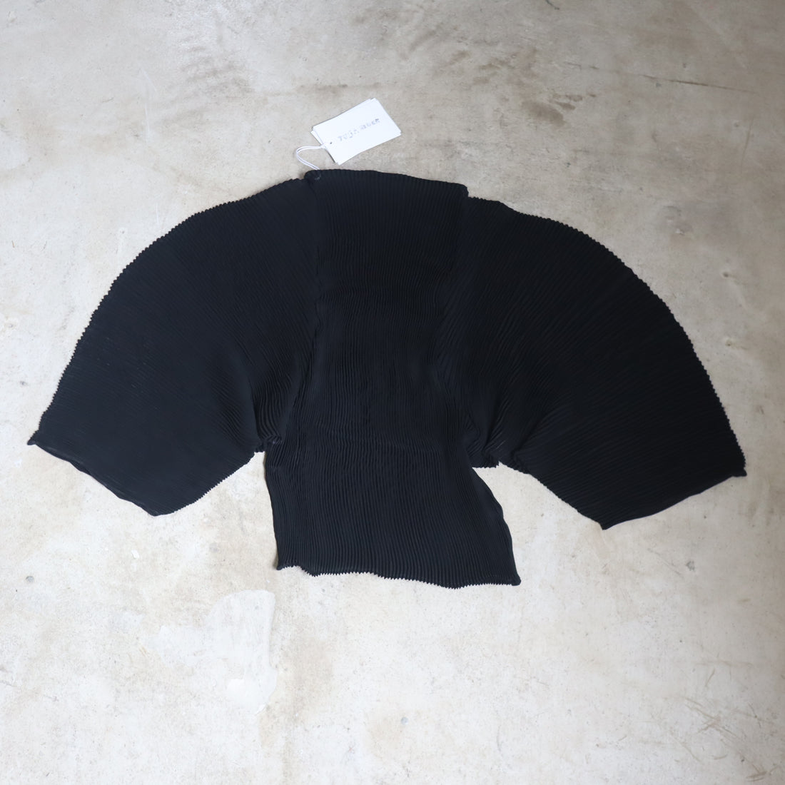 JULIA HEUER  RANA HANDPLEATED TOP IN BLACK
