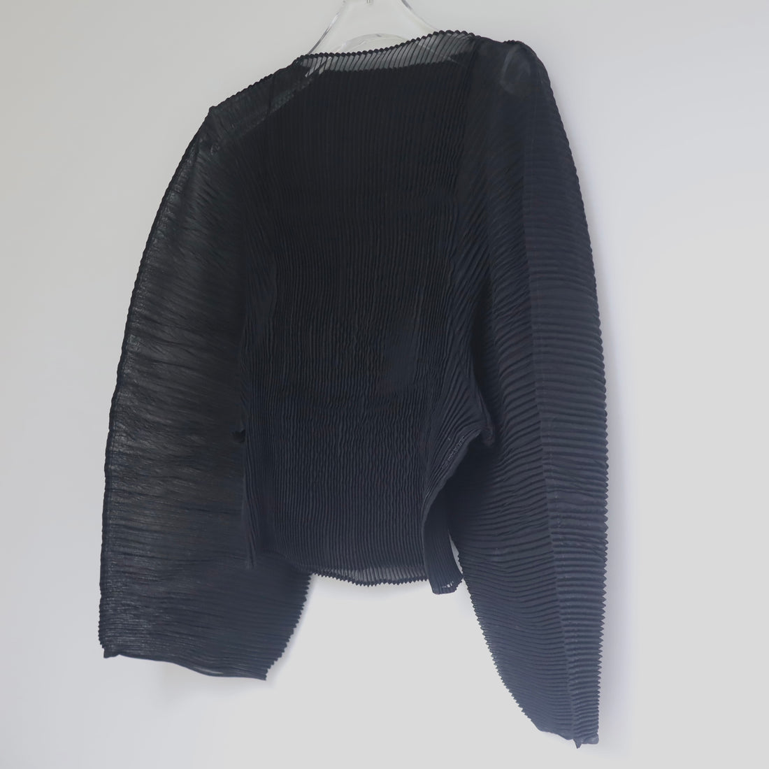 JULIA HEUER  RANA HANDPLEATED TOP IN BLACK