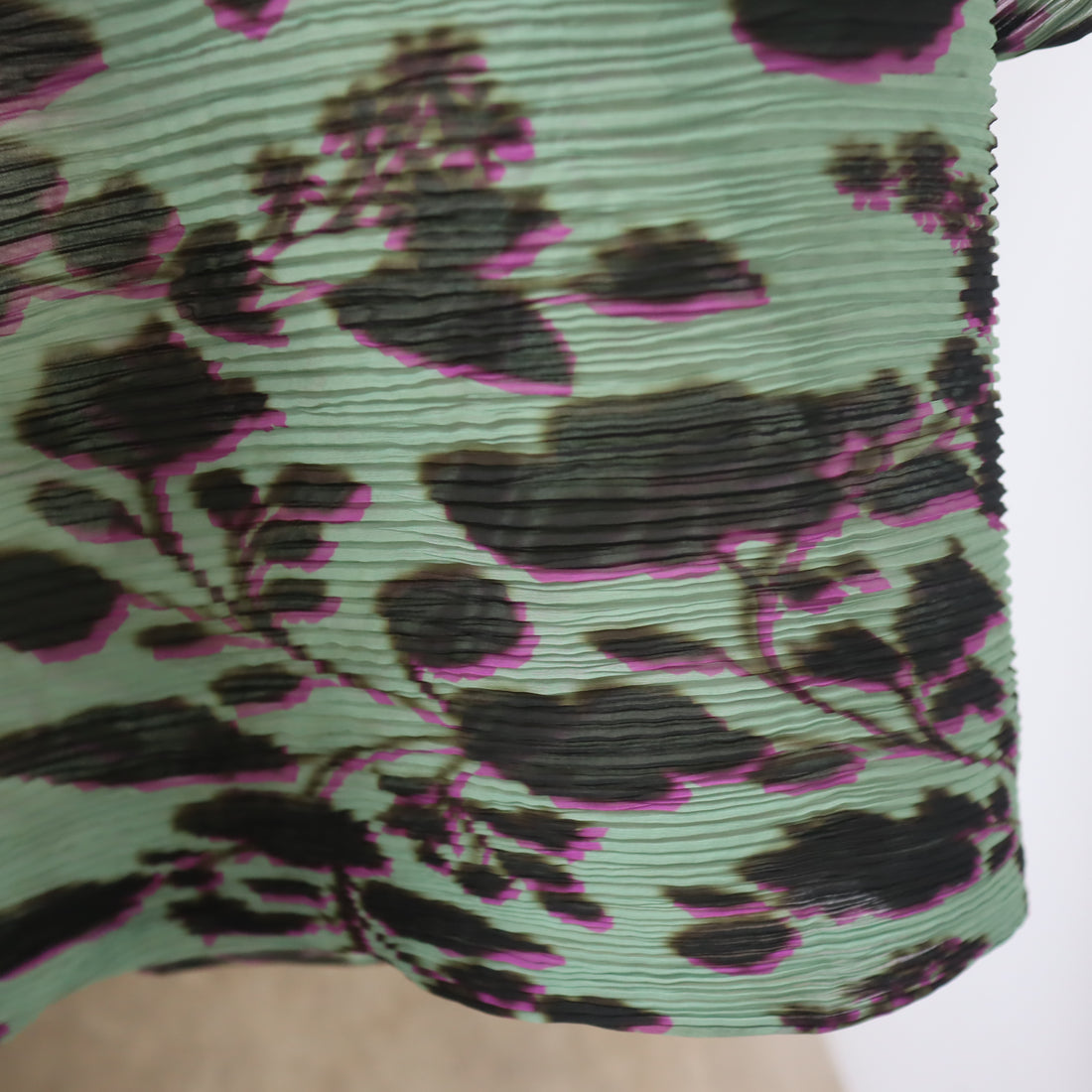 JULIA HEUER  ROBIN HANDPLEATED TOP IN PEPPERMINT INGRID