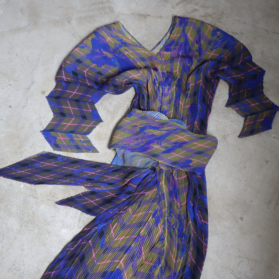 JULIA HEUER  SUE HANDPLEATED KAFTAN IN MALIK