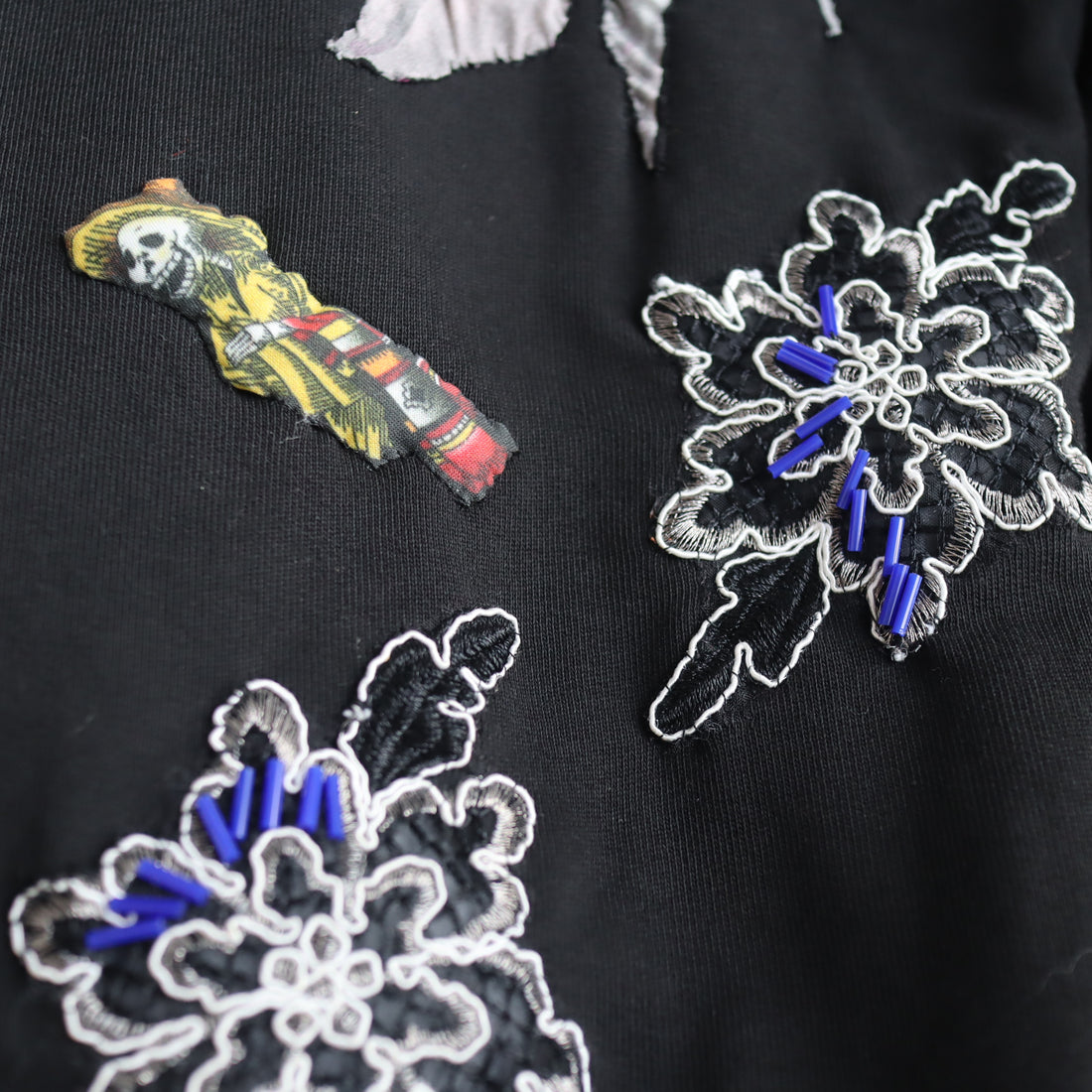 LOU DE BÈTOLY  EMBROIDERED SWEATSHIRT