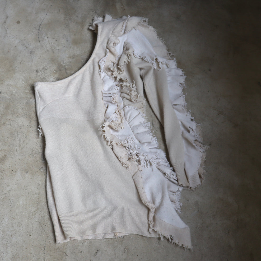 LOU DE BÈTOLY  ASYMMETRICAL RUFFLE CASHMERE DRESS