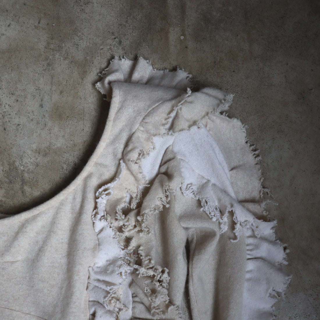 LOU DE BÈTOLY  ASYMMETRICAL RUFFLE CASHMERE DRESS