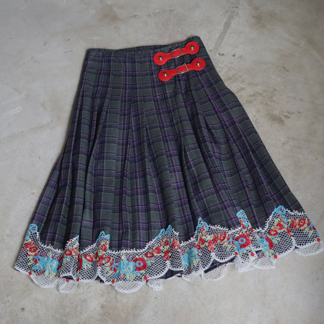 CHOPOVA LOWENA  MISSISH KILT KNEE SKIRT