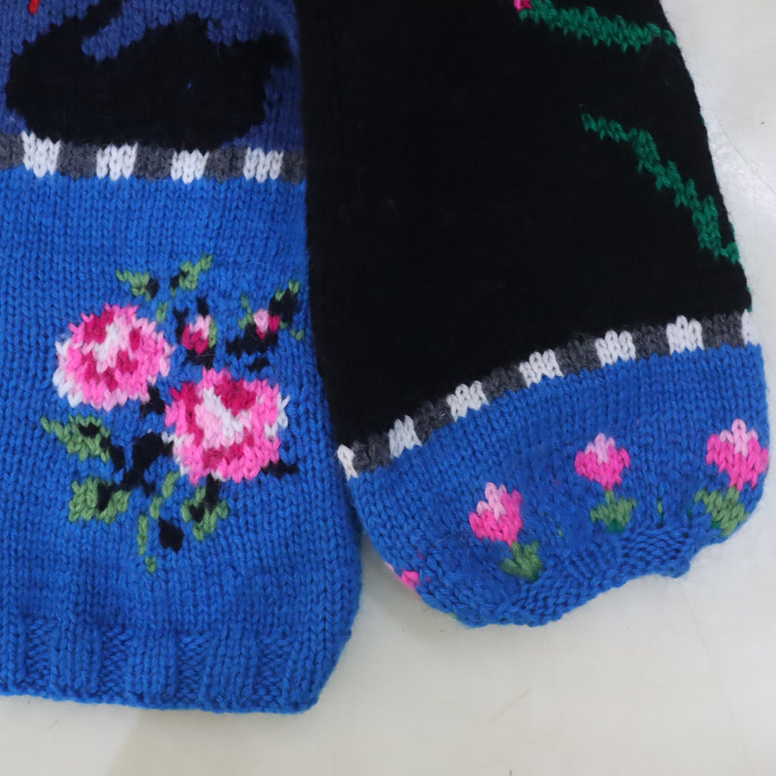 SOFIO GONGLI  FLOWER KNIT
