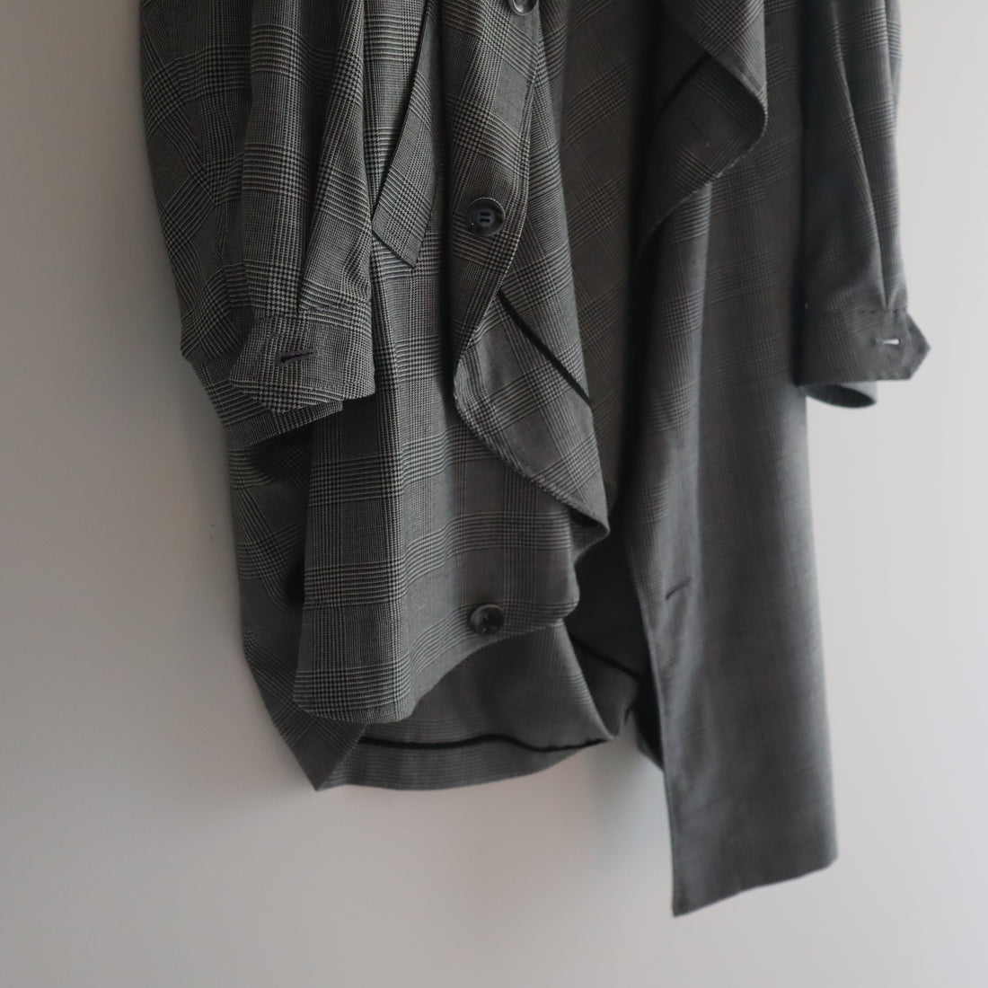 ANREALAGE   BALL STAND COLLAR COAT