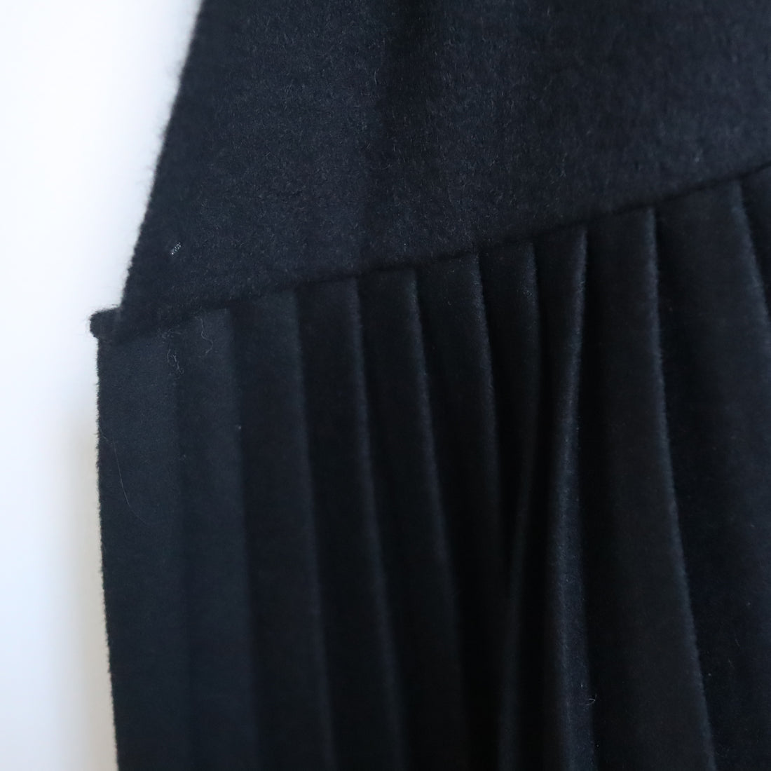 BLESS  PLISSEDRESS PONCHO