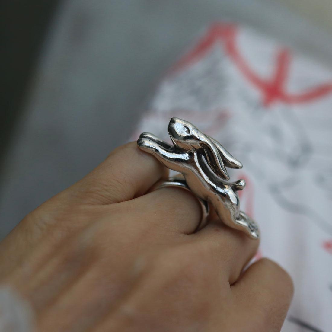 ANDRESGALLARDO  RABBIT JUMPING METAL RING SILVER