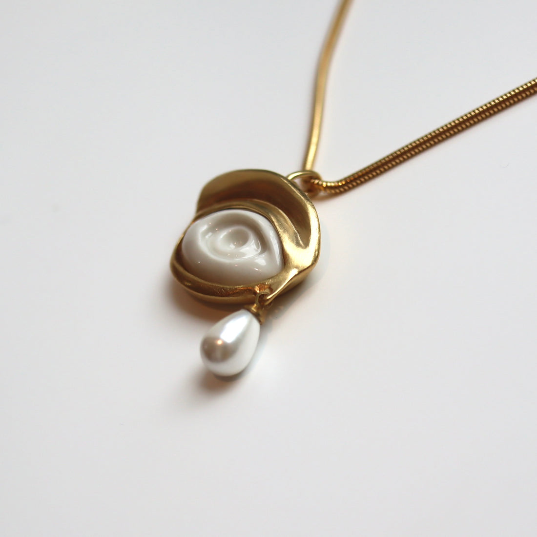 ANDRESGALLARDO  GAZE NECKLACE