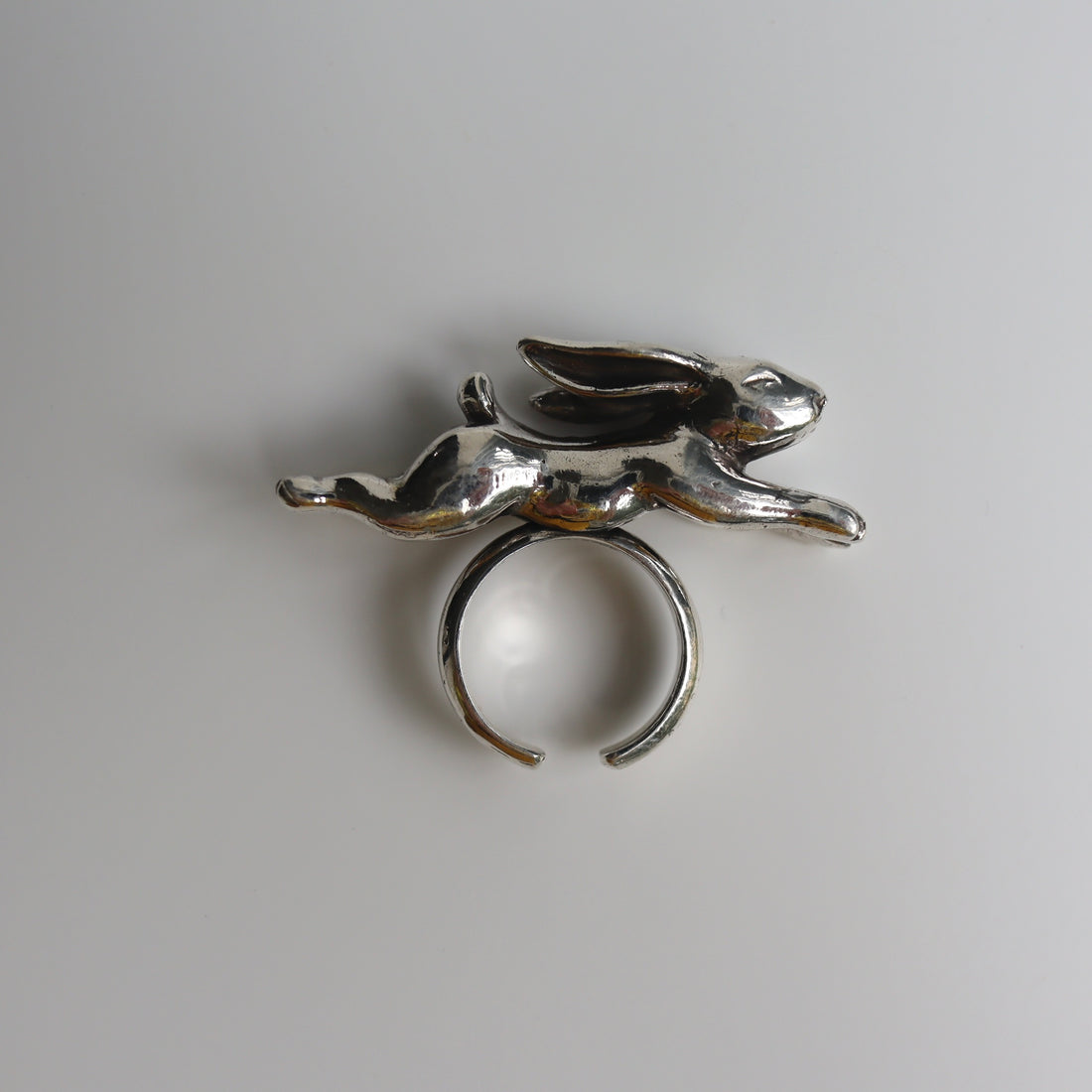 ANDRESGALLARDO  RABBIT JUMPING METAL RING SILVER