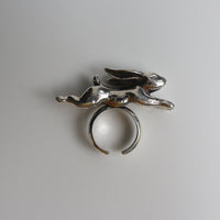 ANDRESGALLARDO  RABBIT JUMPING METAL RING SILVER
