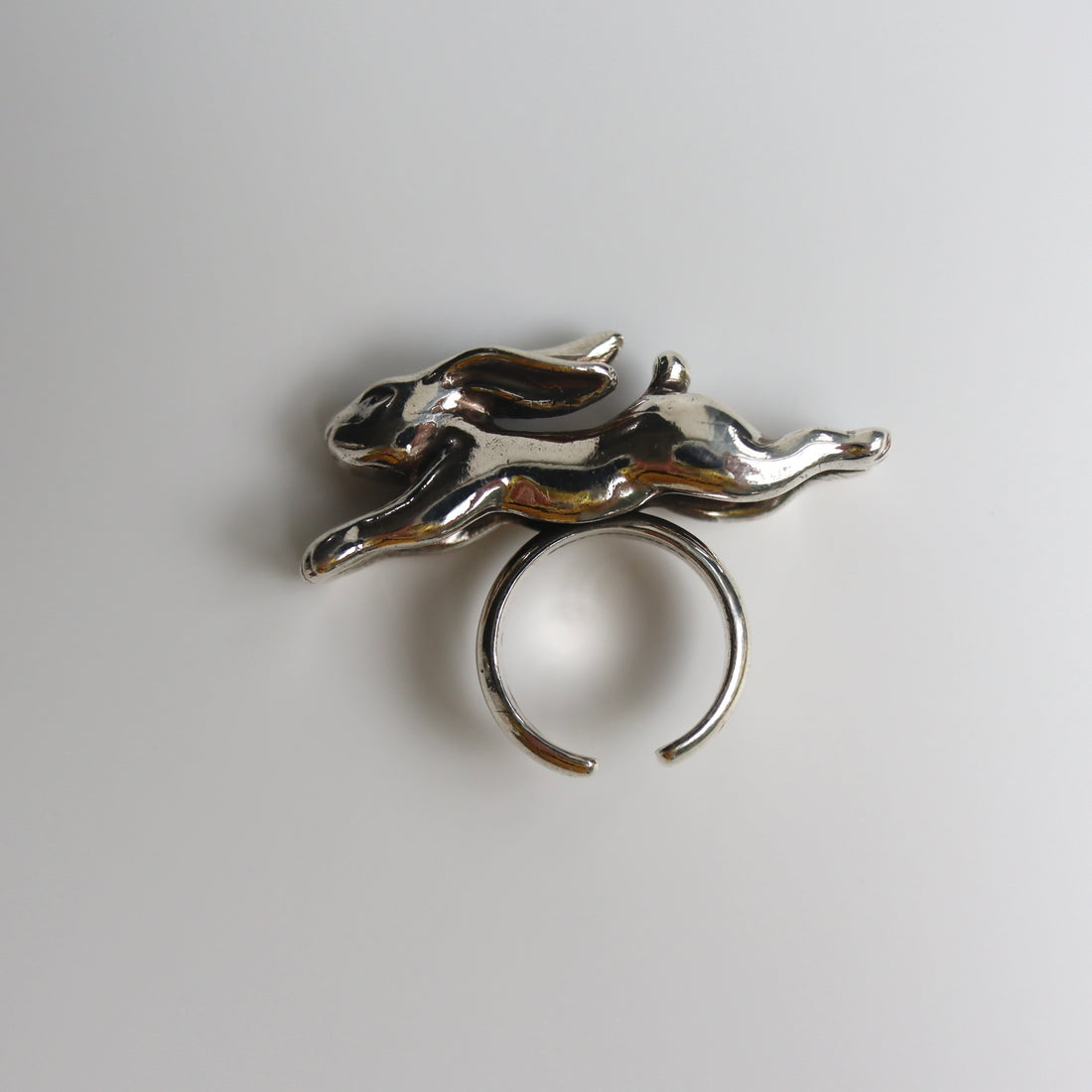 ANDRESGALLARDO  RABBIT JUMPING METAL RING SILVER