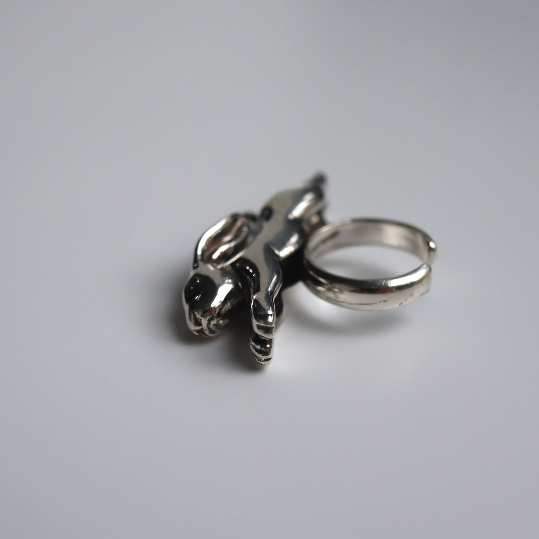 ANDRESGALLARDO  RABBIT JUMPING METAL RING SILVER