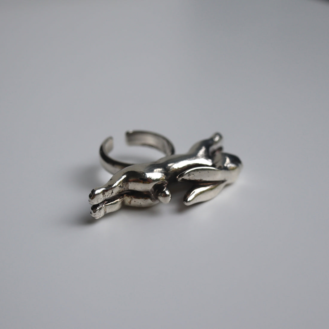 ANDRESGALLARDO  RABBIT JUMPING METAL RING SILVER