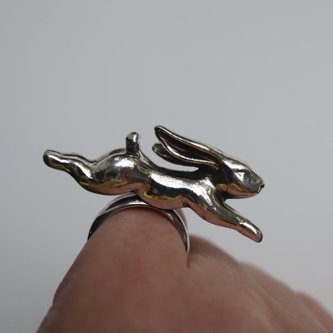 ANDRESGALLARDO  RABBIT JUMPING METAL RING SILVER
