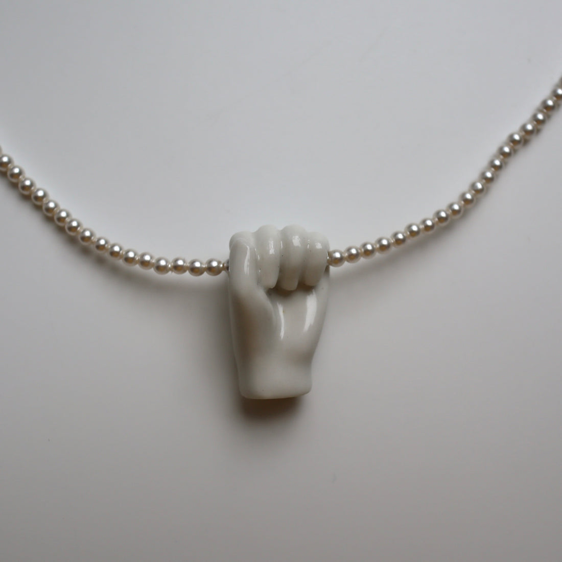 ANDRESGALLARDO  FIST&PEARLS NECKLACE