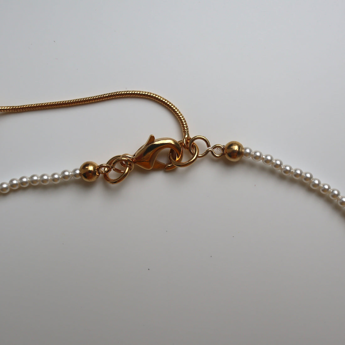 ANDRESGALLARDO  FIST&PEARLS NECKLACE