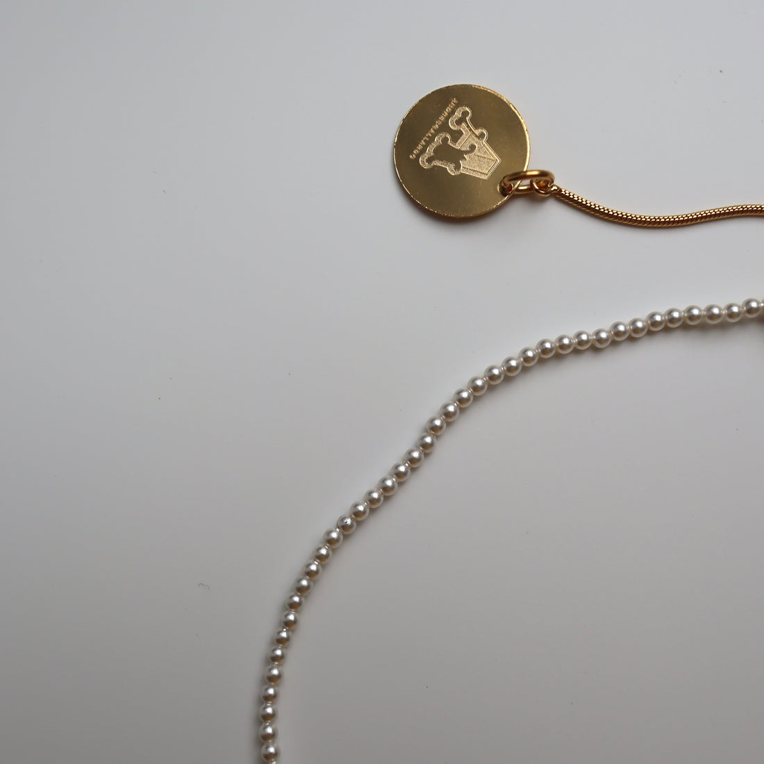 ANDRESGALLARDO  FIST&PEARLS NECKLACE