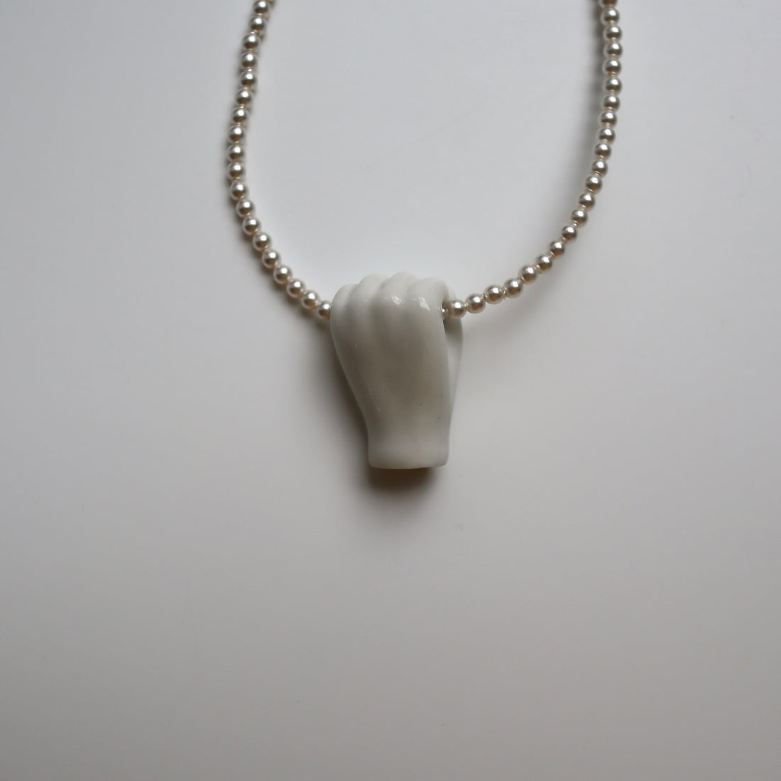 ANDRESGALLARDO  FIST&PEARLS NECKLACE