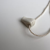 ANDRESGALLARDO  FIST&PEARLS NECKLACE