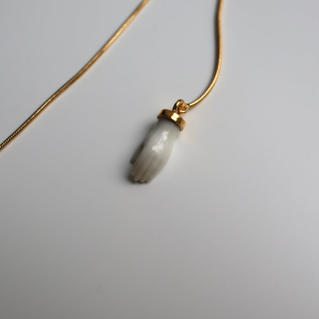 ANDRESGALLARDO  REACHING LOVE CHOKER